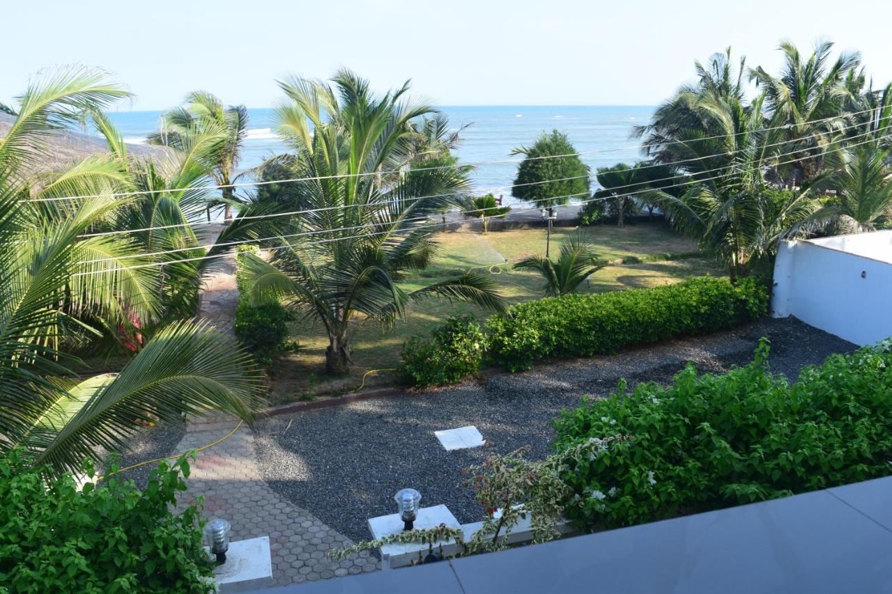 Coconut Pointe Villa & Beach Resort Prampram Exterior foto